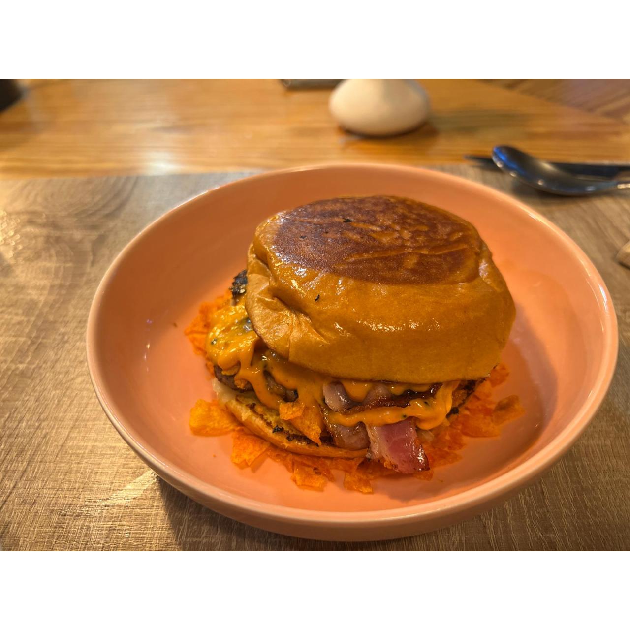 HAMBURGUESA  Emmy(INCLUYE PATATAS FRITAS)