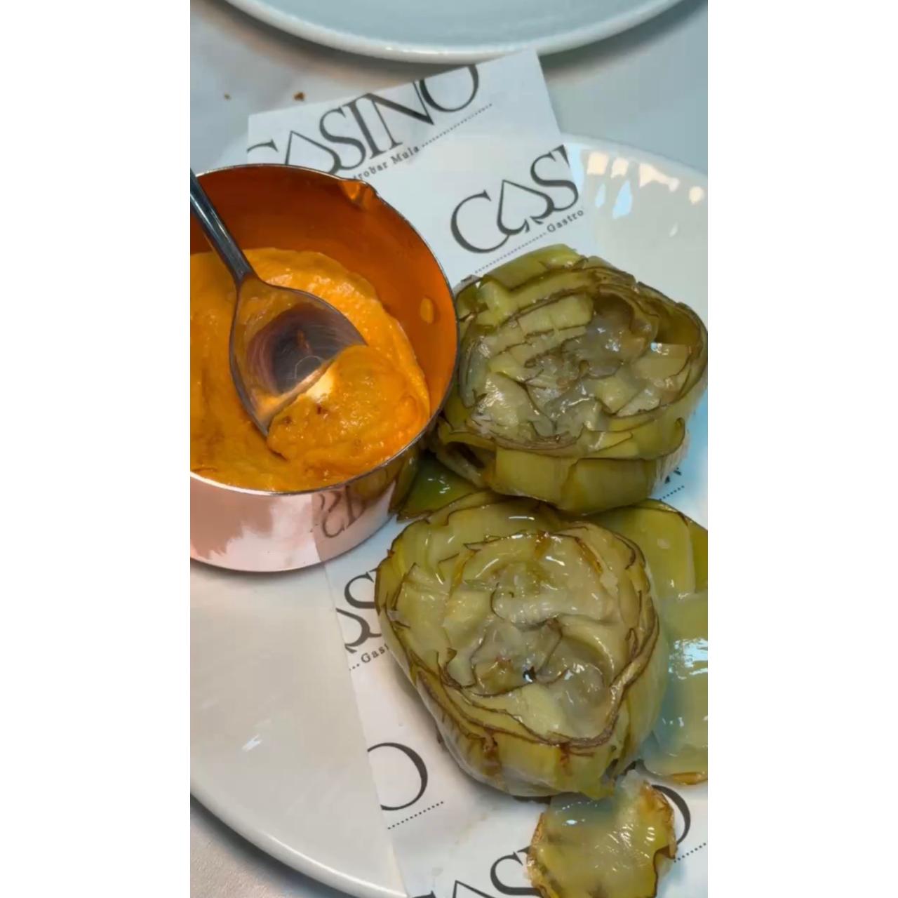 Alcachofa con romesco